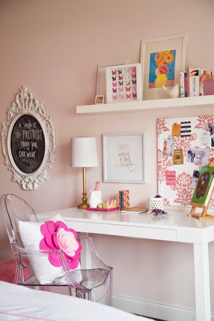 tween girl bedroom pink and coral colors, wallpaper