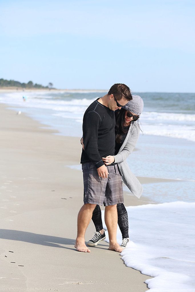 beach-outfit-fall-couple