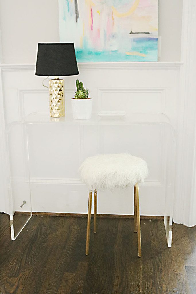 DIY-ikea-hack-white-fur-stool