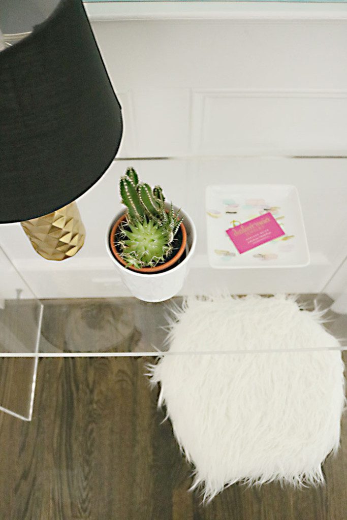 DIY-ikea-hack-white-fur-stool-top
