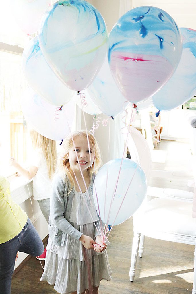 unicorn-birthday-party-chloe-with-balloons-and-paper