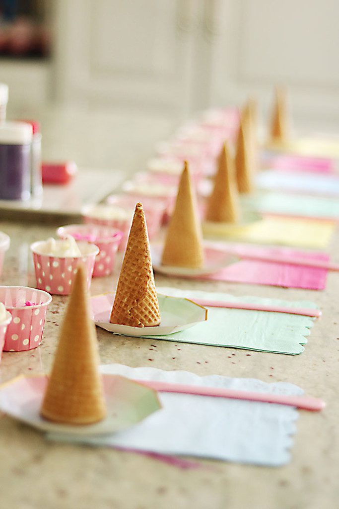 unicorn-birthday-party-decorating-sugar-cones