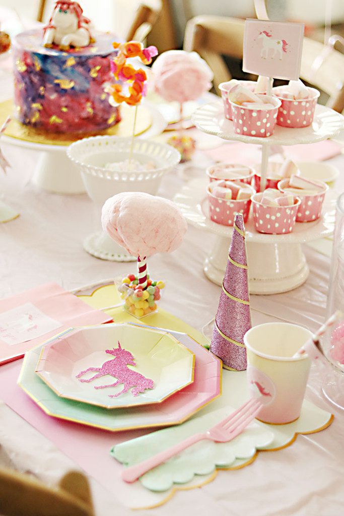 unicorn-birthday-party-table-setting