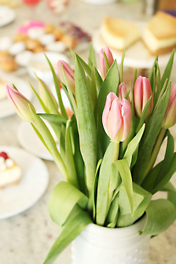 valentine-party-pink-tulips