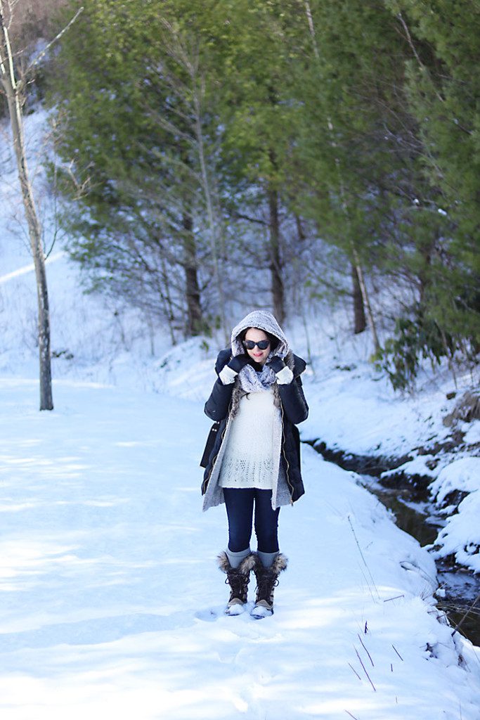 winter-outfit-in-snow-with-fur-scarf