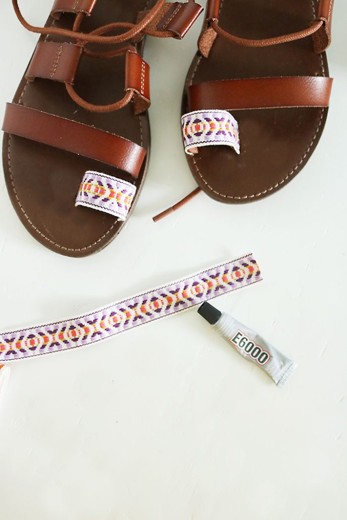 DIY-pom-pom-sandals-ribbon