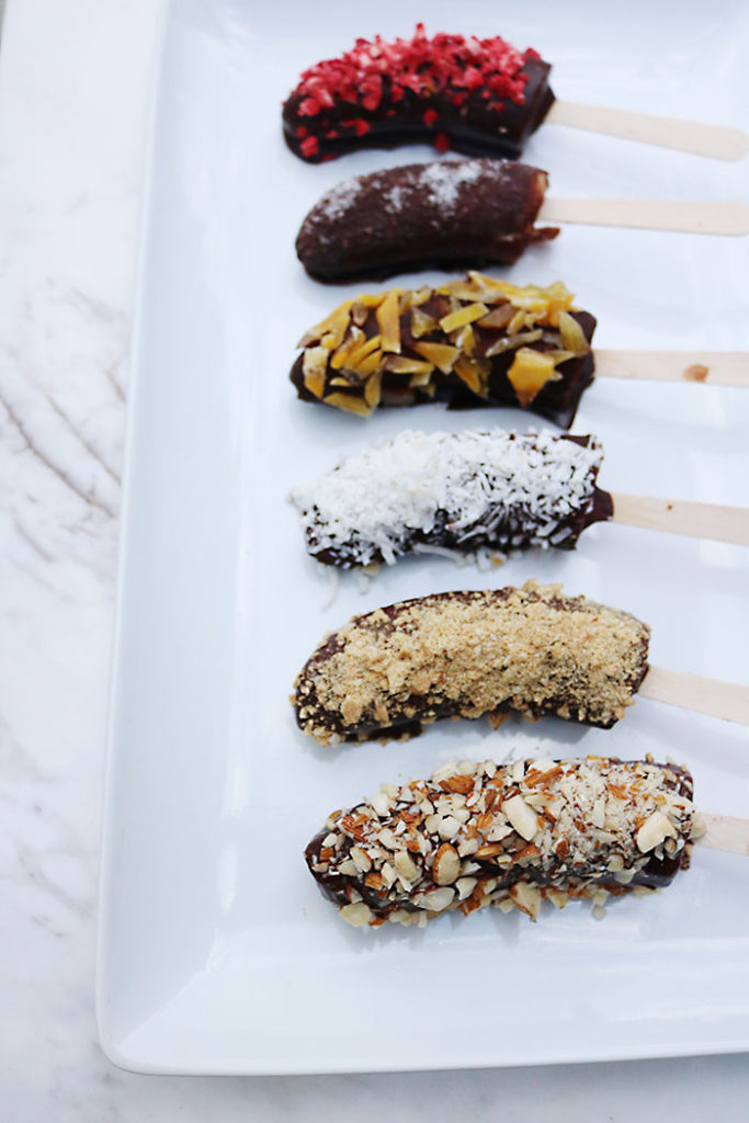 banana-pops-healthy-dessert, healthy chocolate banana pops, raw cacao, assorted toppings that are healthy, dried fruit, raw cacao chocolate syrup