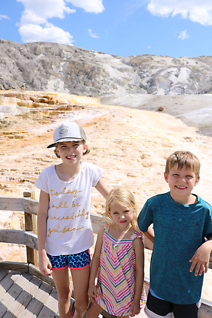 yellowstone-kids-on-mammoth