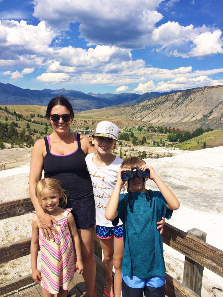 yellowstone-mammoth-with-kids