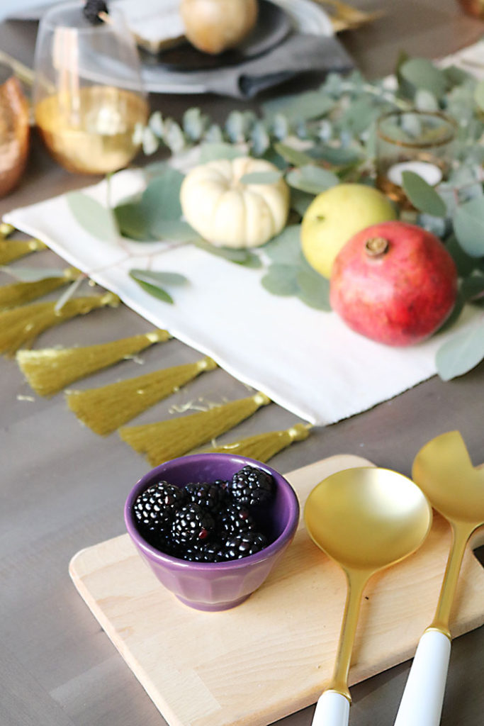farm-to-table-fruit-blackberries-wooden-cutting-board-thanksgiving