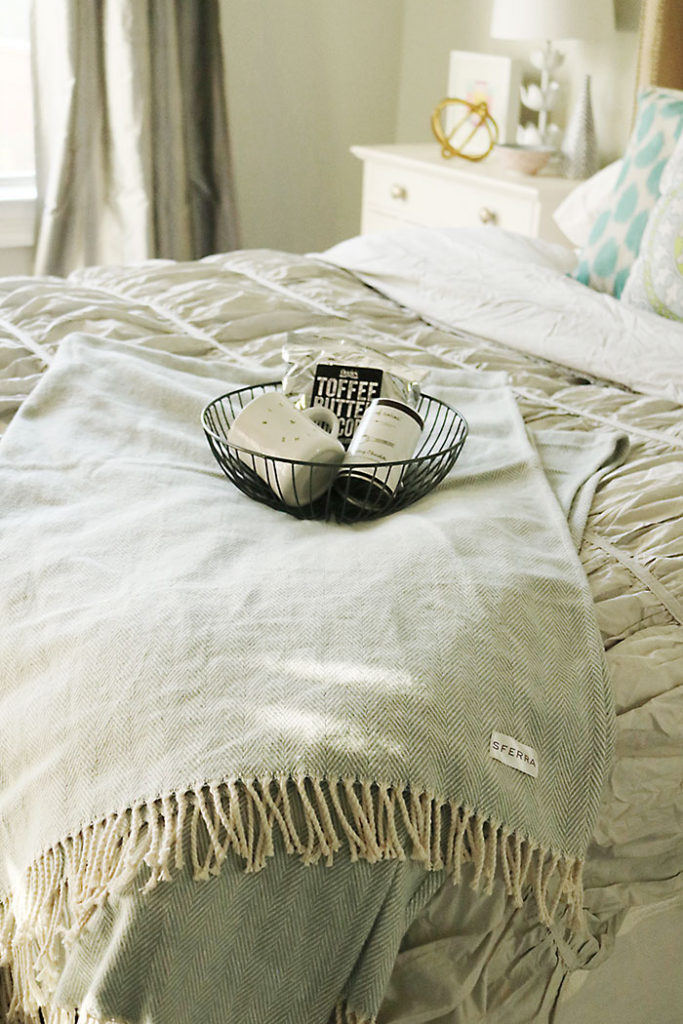 guest-bedroom-basket-and-blanket