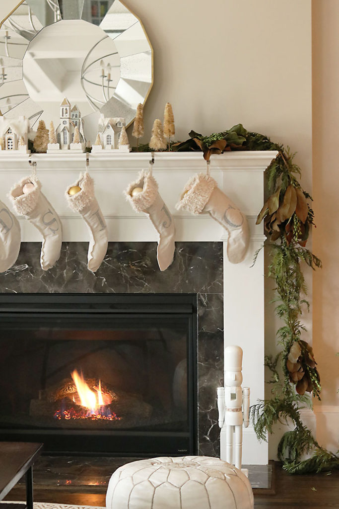christmas-decorations-by-the-fireplace