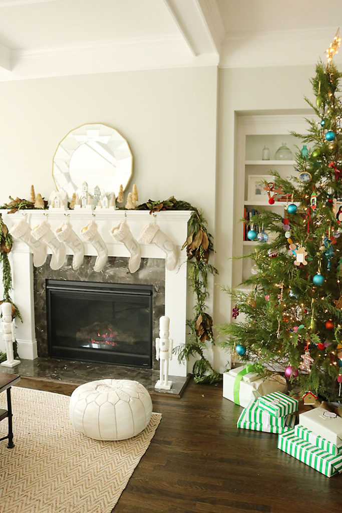 christmas-decorations-living-room-with-tree-and-mantle
