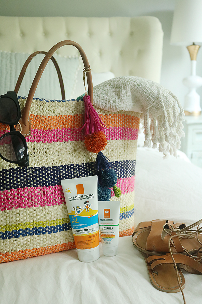10 Beach Bag Essentials || Darling Darleen #beachbagessentials #beachbag #darlingdarleen #darleenmeier