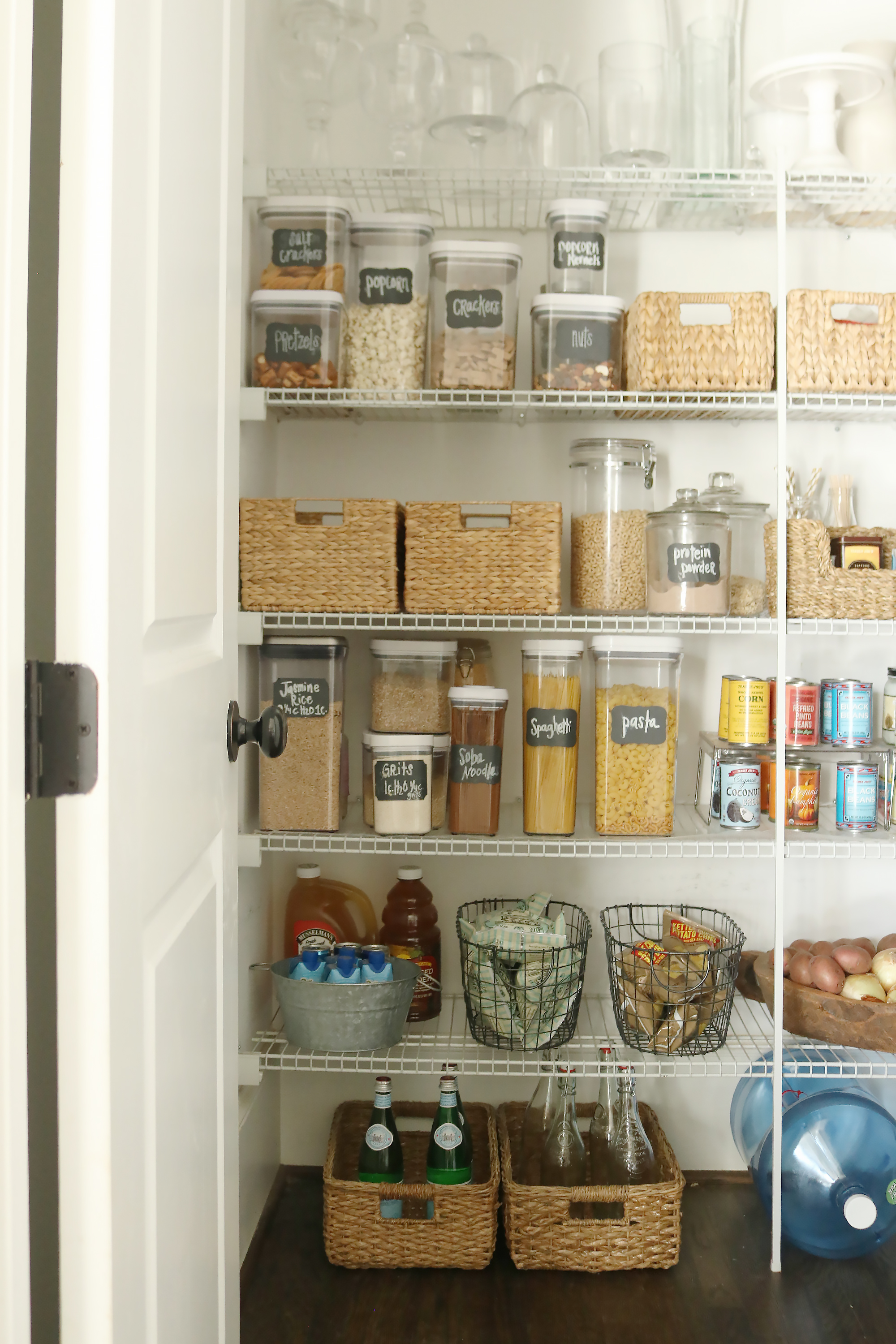 5 Tips for an Organized Pantry || Darling Darleen