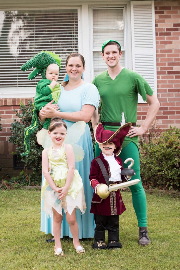 Best Halloween Costumes for Family and Kids, Peter Pan Family Theme halloween Costume, Best Homemade Costumes || Darling Darleen