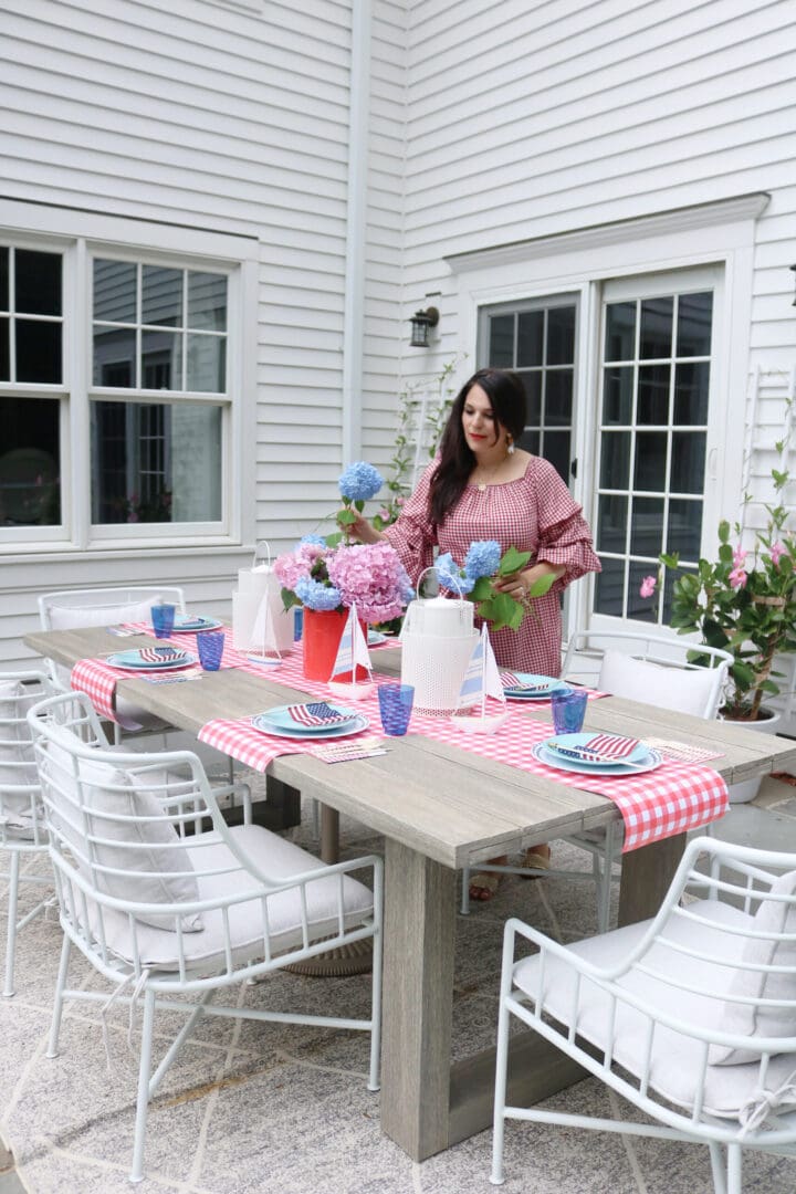 This year host a 4th of July backyard party and sharing simple budget-friendly decorating tips, 4th of july flower arrangements || Darling Darleen Top CT Lifestyle Blogger #4thofjuly 