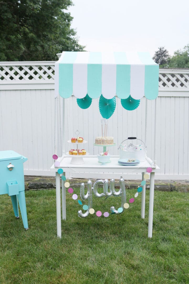 Make this DIY Scallop Table Top for your next lemonade stand or ice cream stand or birthday party!  Giving all the details and the instructions!  || Darling Darleen Top Lifestyle Blogger #darlingdarleen #DIYparty #lemonadestand #icecreamstand #Scallopcanopy