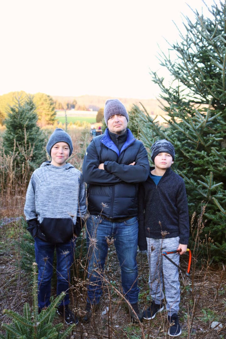 Our annual family tradition brings us to the Christmas Tree farm to find the perfect Christmas tree to cut down and bring home to decorate! Cutting down Christmas Tree.  Christmas tree cutting outfits || Darling Darleen Top Lifestyle Blogger 