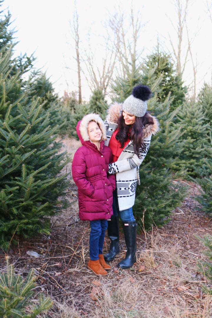 Our annual family tradition brings us to the Christmas Tree farm to find the perfect Christmas tree to cut down and bring home to decorate! Cutting down Christmas Tree.  Christmas tree cutting outfits || Darling Darleen Top Lifestyle Blogger 