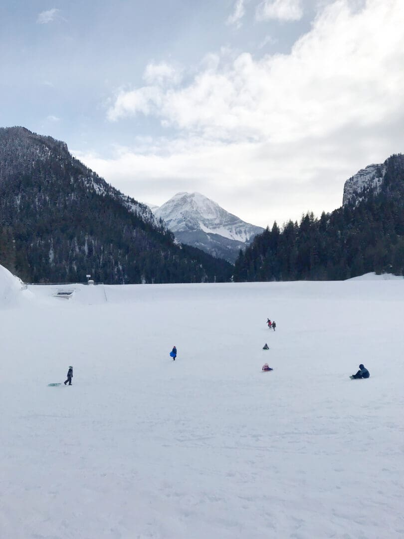 Our Utah Winter Travel Guide is out! Sharing what to Pack and where to Go for a Utah Winter Adventure. Our top 5 winter adventures! Sledding and Hiking Utah Tibble Fork American Fork || Darling Darleen Top CT Lifestyle Blogger  