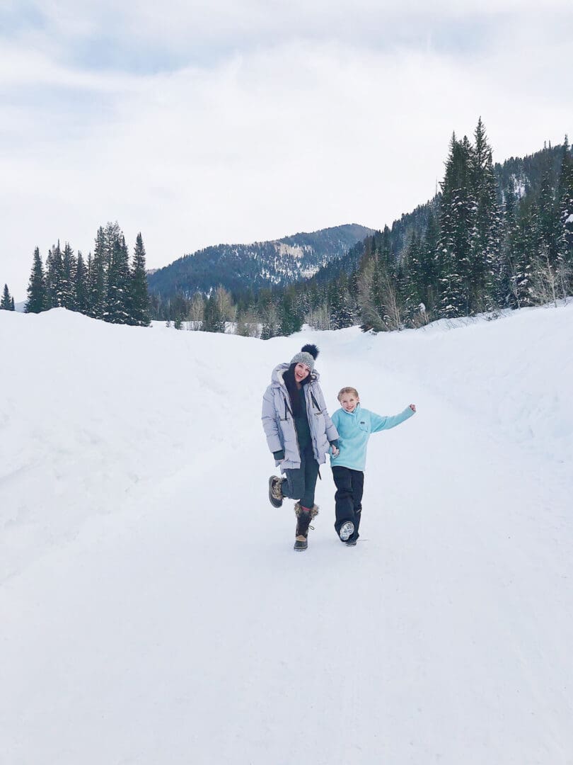 Our Utah Winter Travel Guide is out! Sharing what to Pack and where to Go for a Utah Winter Adventure. Our top 5 winter adventures!  || Darling Darleen Top CT Lifestyle Blogger  