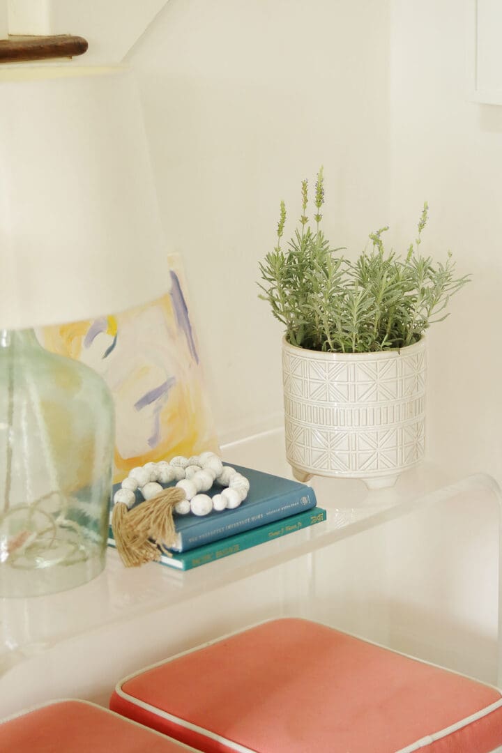 Lavender pot in entry way for spring styling, spring flower || Darling Darleen Top Lifestyle Blogger #lavenderplant #springflower