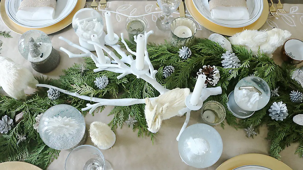christmas-table-decorations-greenery - Darling Darleen | A Lifestyle ...
