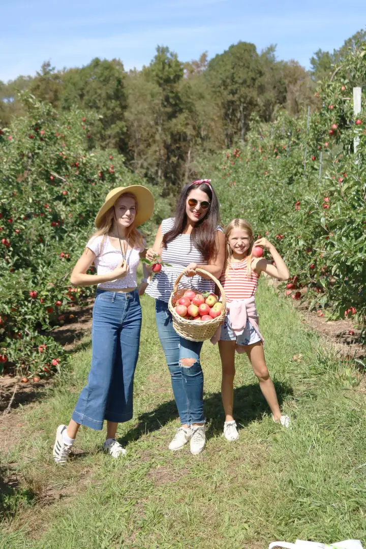 Apple Picking Season--What to wear and what apples to pick whether you are baking, cooking, canning or just eating. || DarlingDarleen.com Top CT Lifestyle Blogger