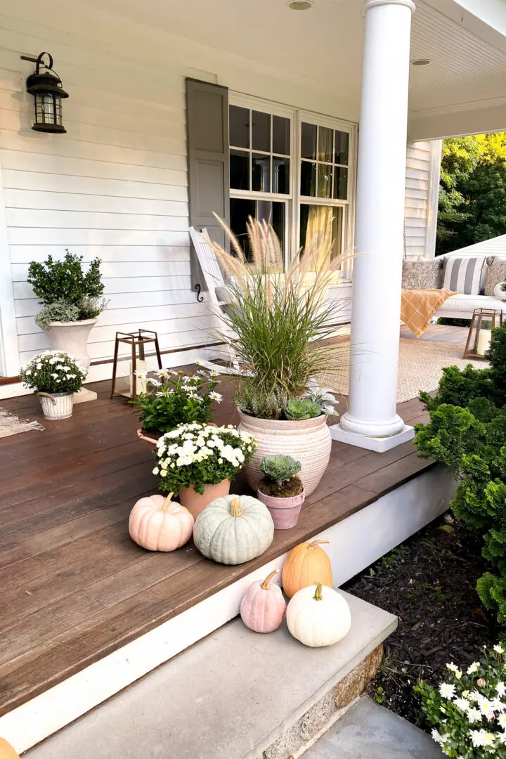 Earth tone, muted colors with pumpkins and plants make for a gorgeous natural fall porch decor and is welcoming to your guests. || Darling Darleen Top CT Lifestyle Blogger