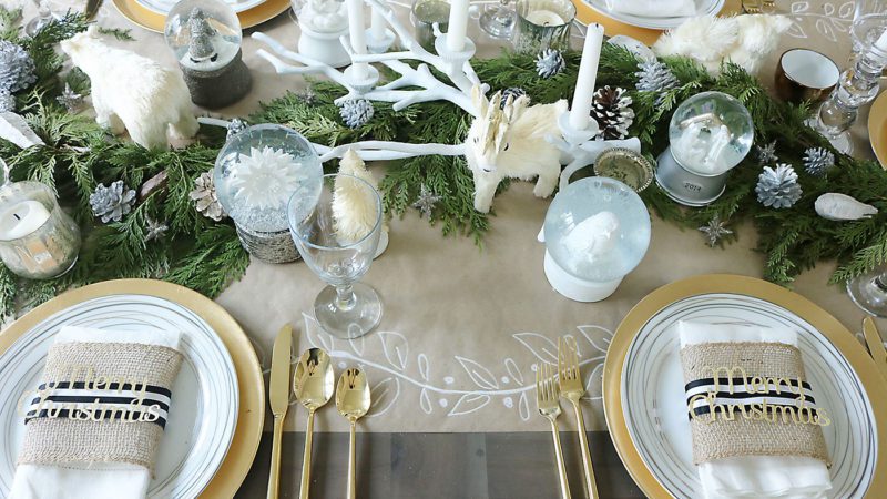 Christmas Table Decorations: Just Add Garland - Darling Darleen | A