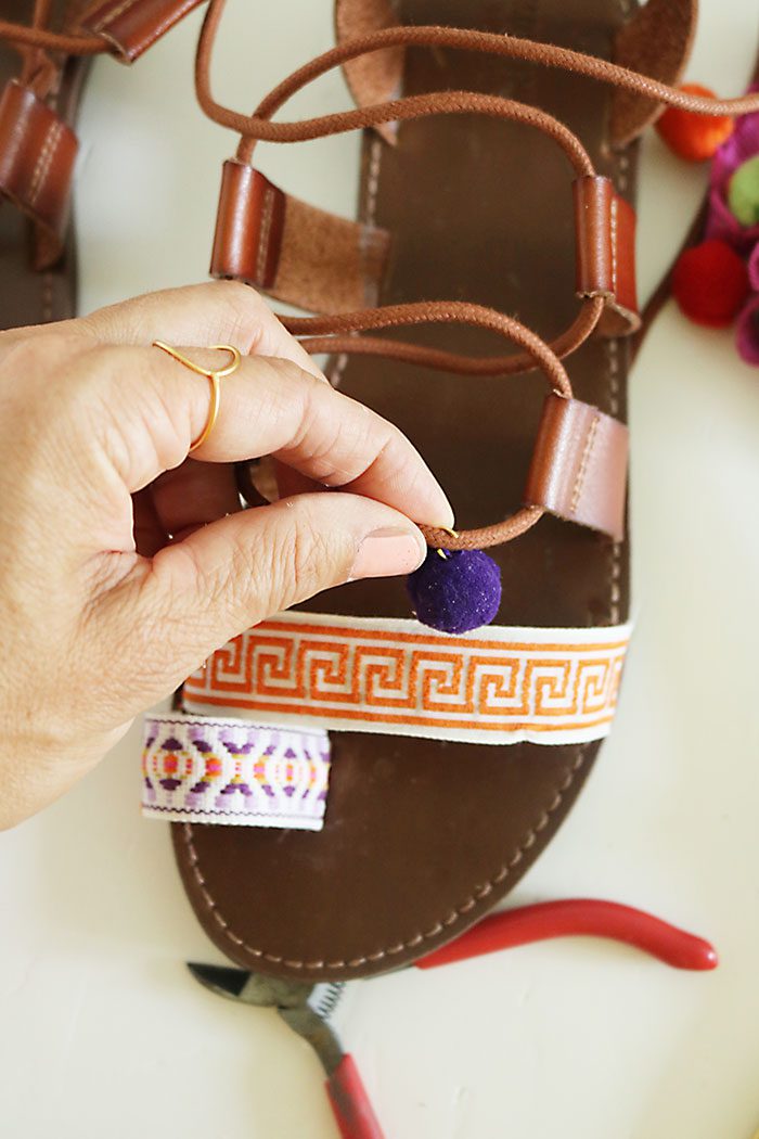 DIY Pom Pom Sandals - Darling Darleen | A Lifestyle Design Blog