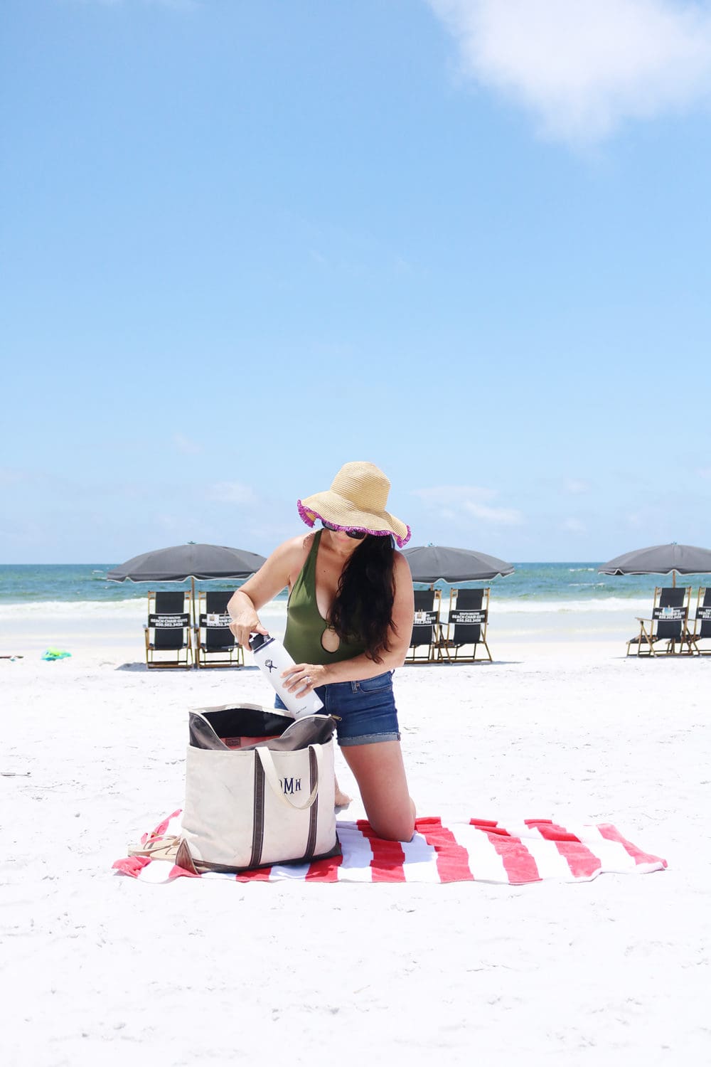 10 Beach Bag Essentials Darling Darleen A Lifestyle Design Blog