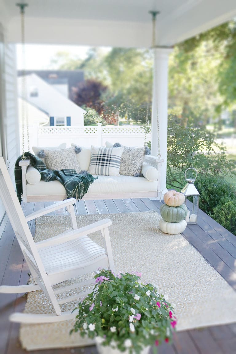 5 Easy Fall Porch Ideas - Darling Darleen 