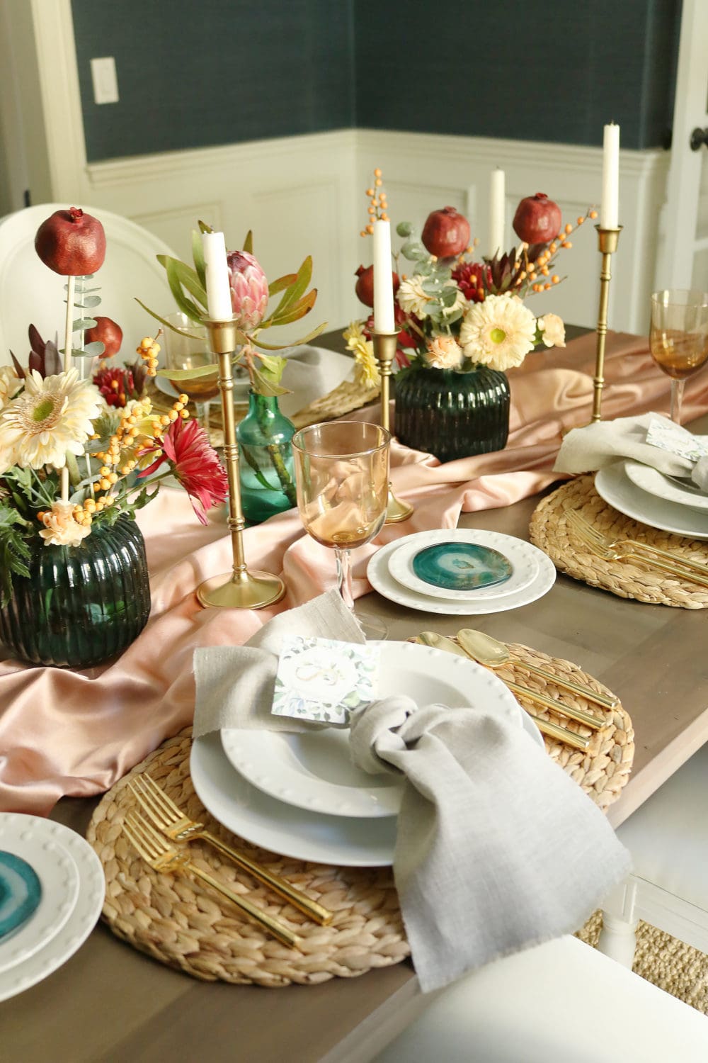 Elegant + Moody Thanksgiving Table Setting - Darling Darleen | A ...