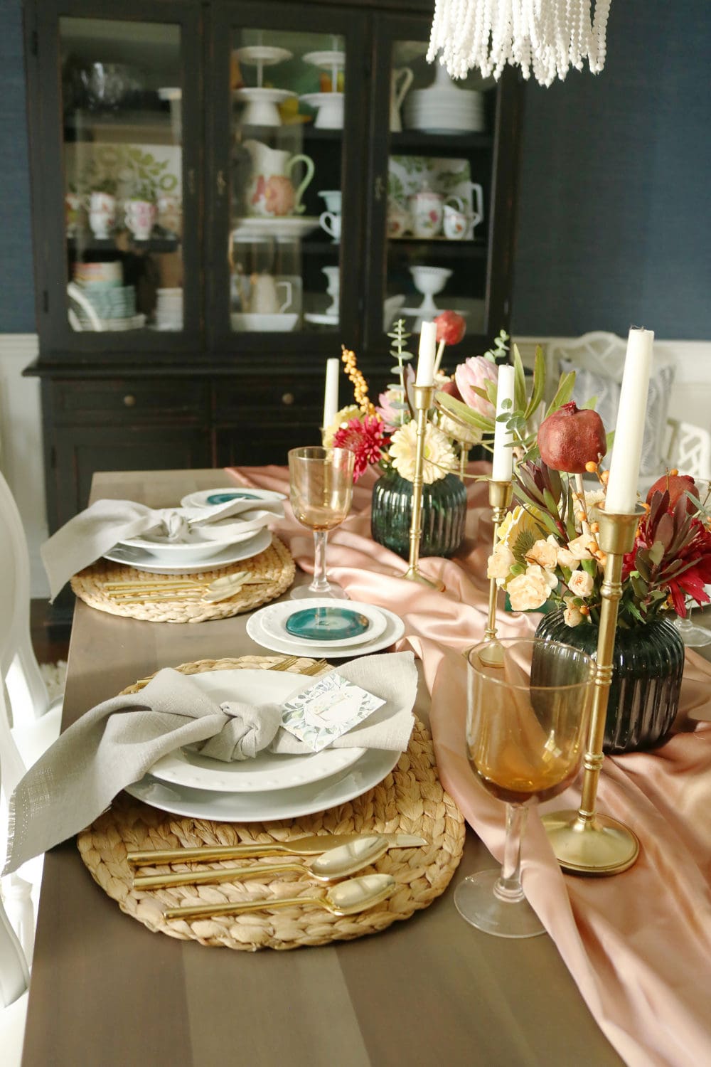 Elegant + Moody Thanksgiving Table Setting - Darling Darleen | A ...