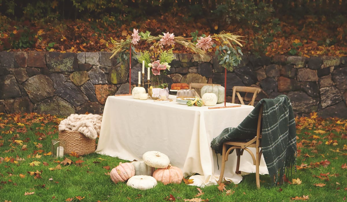 5 Steps to Set an Outdoor Thanksgiving Table - Sanctuary Home Decor