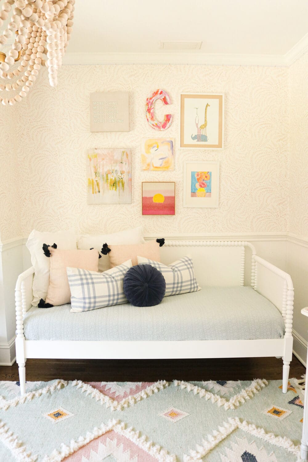 Three Ways to Make a Daybed Darling Darleen A Lifestyle Design Blog