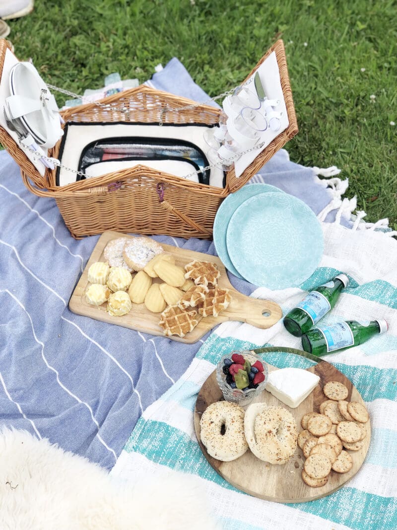 Summer Picnic Must Haves - Darling Darleen | A Lifestyle Design Blog