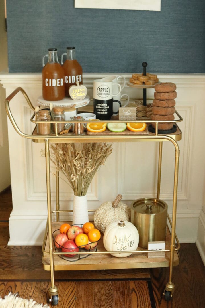 Bring the smell and taste of Fall to Your Harvest Party with this DIY Apple Cider Bar with mulled spices and apple, oranges and lemons || Darling Darleen Top Lifestyle CT Blogger