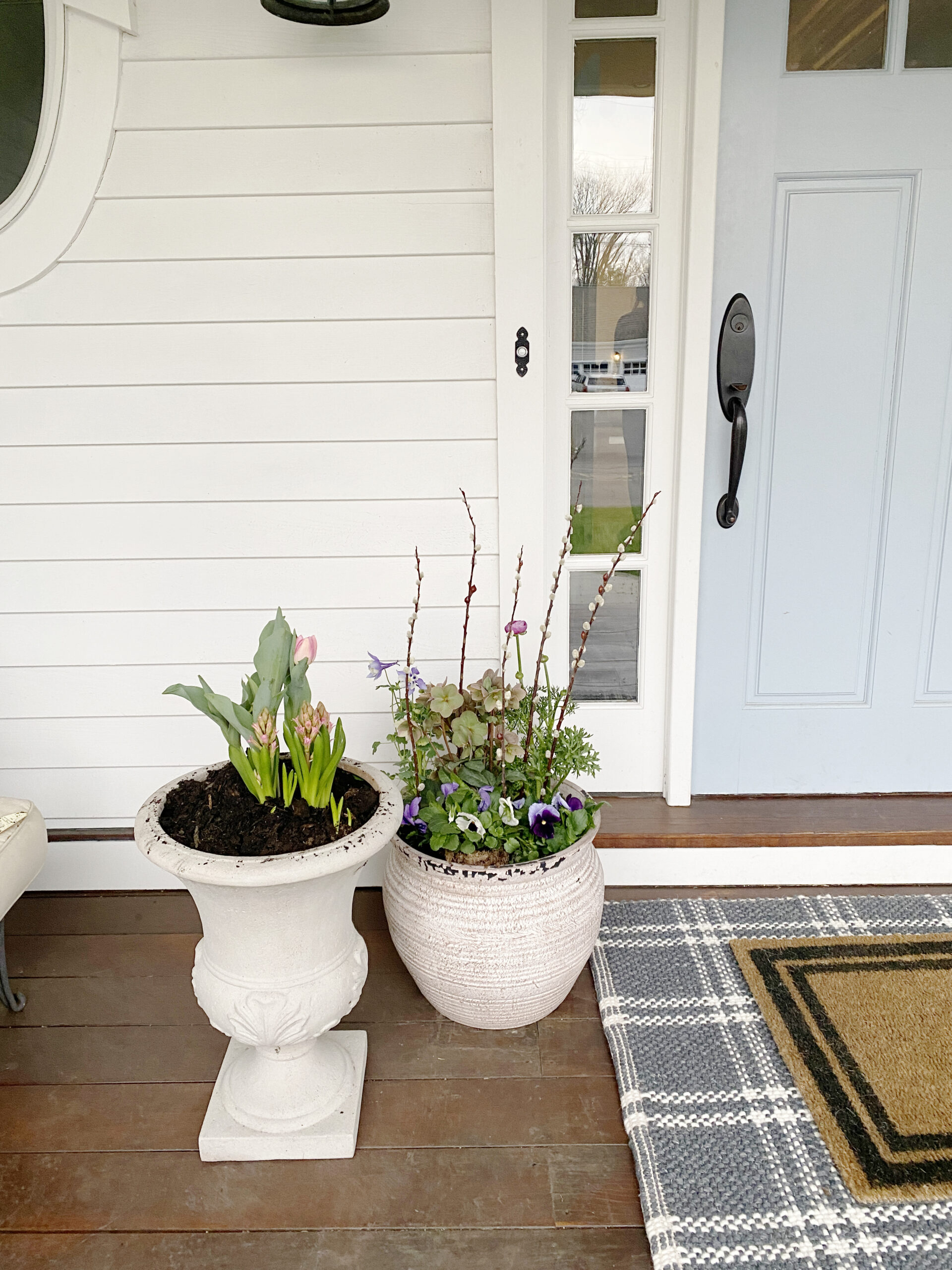 Pretty spring flowers are all over Connecticut, and planting them in my front porch pots has been such a joy and they are pretty spring flowers. || Darling Darleen TOP CT Lifestyle