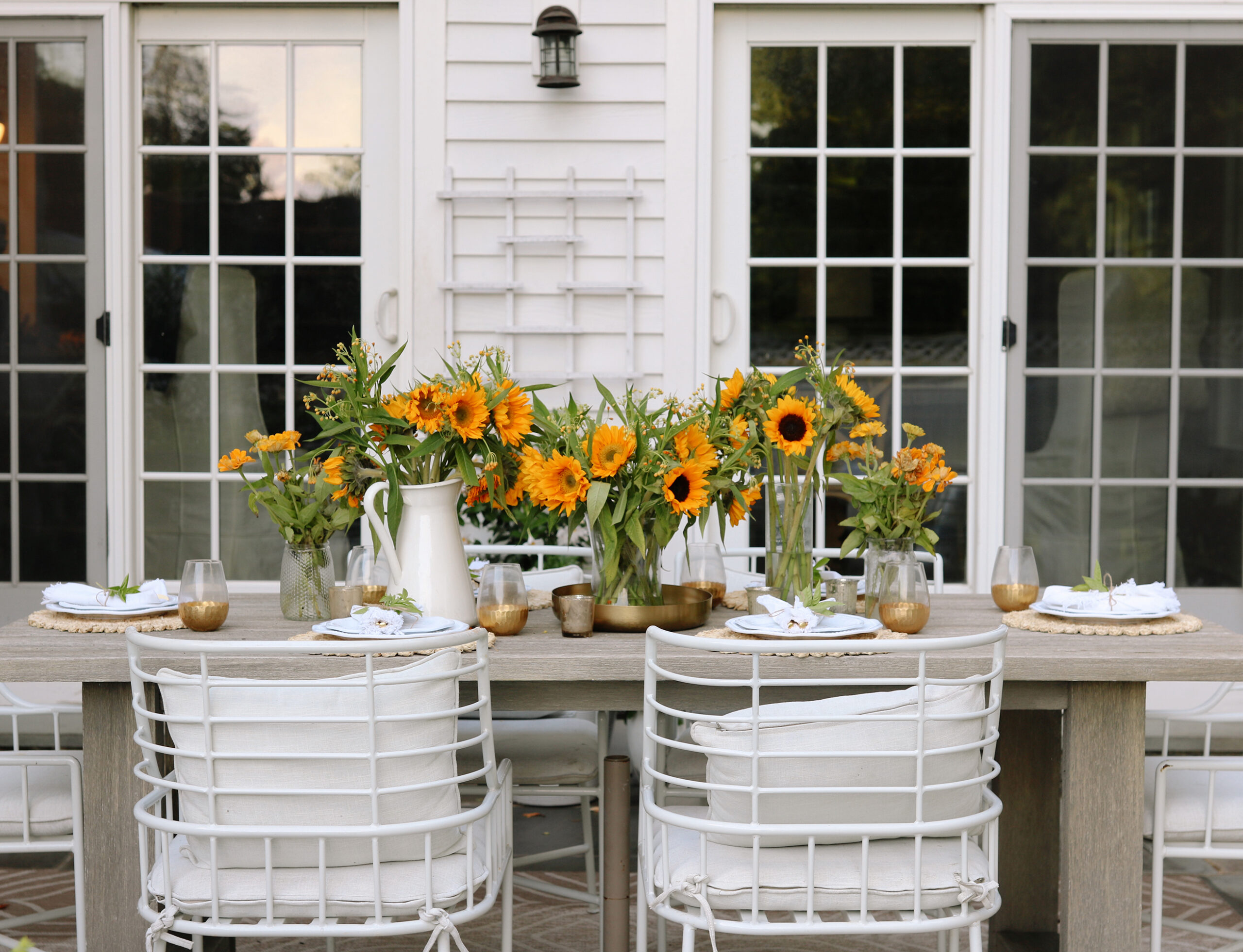 sunflowers in a vase, backyard sunflower party, harvest dinner, celebrate fall. || Darling Darleen Top Lifestyle CT Blogger