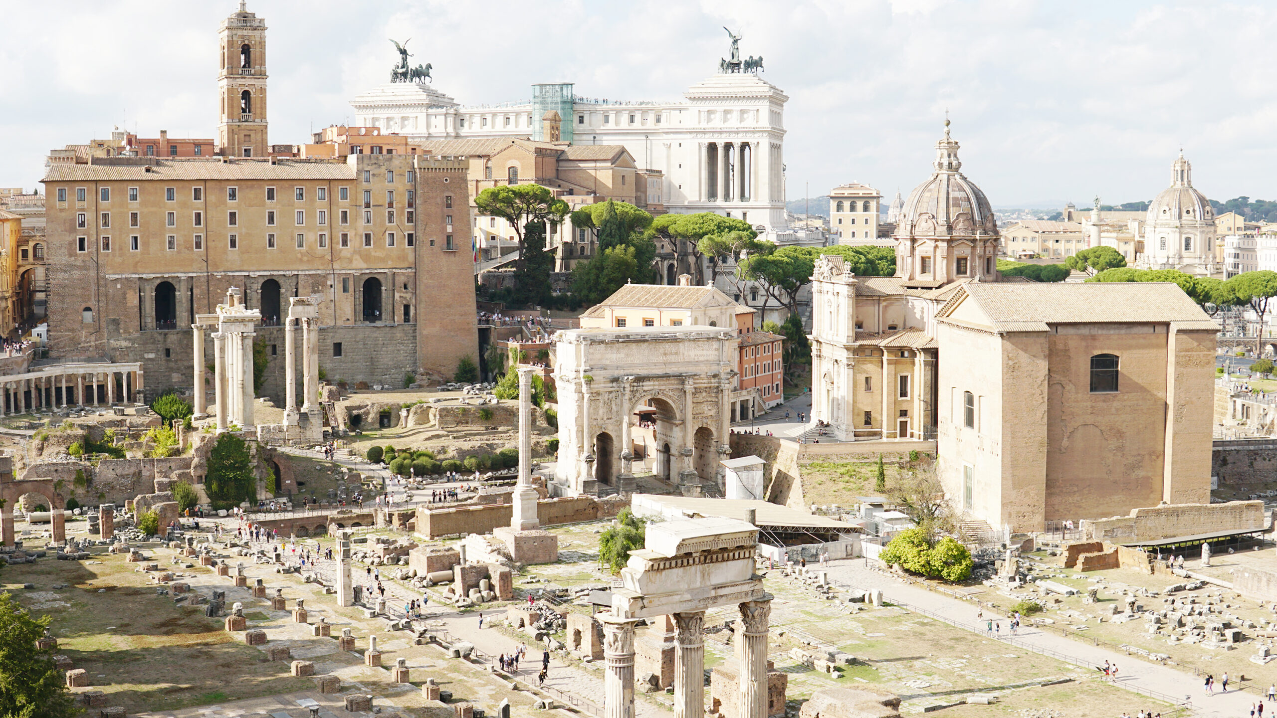 10-day Italy Itinerary that covers Rome Italy Forum and Palatine. So much history along with the best tour guides! || Darling Darleen Top CT Lifestyle Blogger