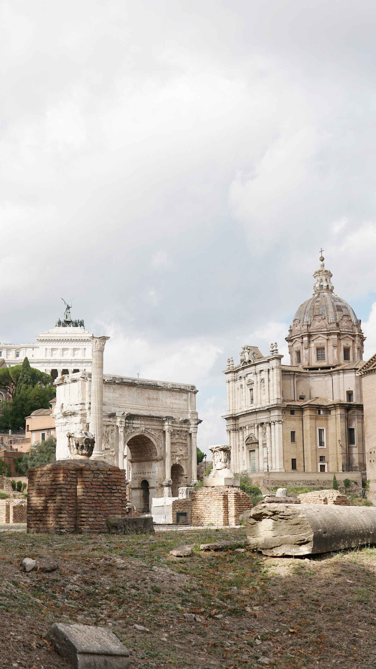 10-day Italy Itinerary that covers Rome Italy Forum and Palatine. So much history along with the best tour guides! || Darling Darleen Top CT Lifestyle Blogger